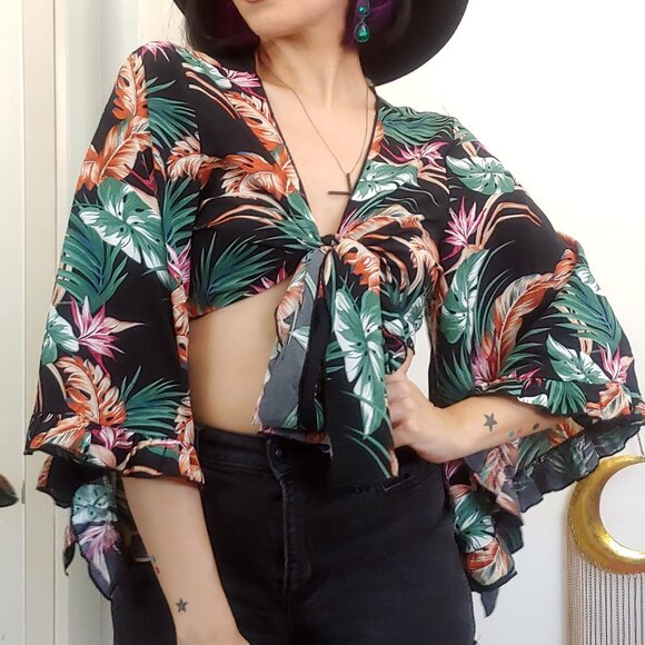 Tropical Print Bell Sleeve Crop Top Tropigoth Tiki Fashion - Picture 1 of 5